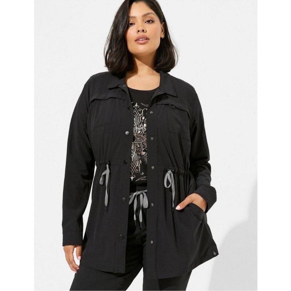 Torrid Happy Camper Stretch Woven Anorak Jacket Size 3x Black Pockets